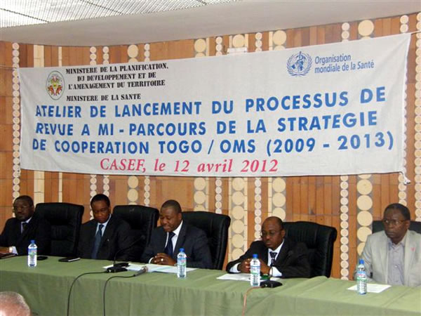 08 Lancement du processus de la revue à mi-parcours de la stratégie coopération Togo-OMS 2009-2013.jpg