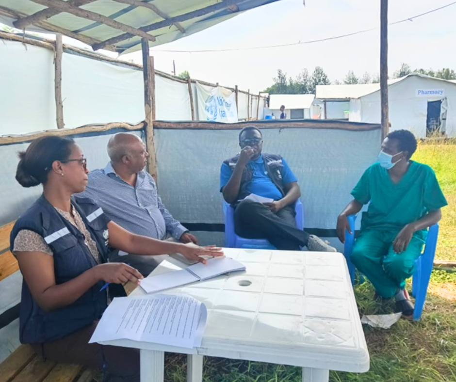 (From left to right) Dr Addisalem Yilma Teffera, Dr Endalamaw Aberra, Dr Bachir Mbodj and Dr Engdayehu Tessema discussing the CTC daily operations/©WHO Bahir Dar