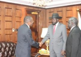 The WHO Regional Director for Africa Dr Luis Gomes Sambo shakes the hands of the President of the Republic of South Sudan, His Excellency General Salva Kiir Mayardit, looking on is the Minister of Health, Hon Riek Gai Kok (Photo credit: WHO/P Ajello)