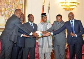 Le Gouverneur Ivoirien et le SNU en compagnie du conseiller du Directeur Exécutif unis dans l'action pour le lute contre le SIDA