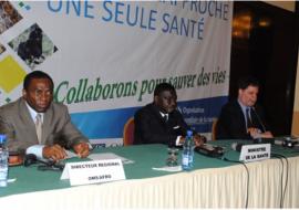 (g à d) Dr Luis Gomes Sambo, Directeur regional, Prof Léon N’Zouba, Ministre de la Santé et SE Mr Eric Benjaminson, Ambassadeur des USA au Gabon