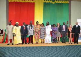 Les officiels réunis autour de la Première Dame pour le lancement du programme au Burkina