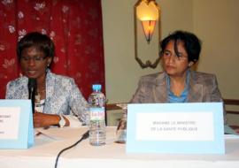 Le Représentant de l’OMS à Madagascar, Dr Céline Seignon, et le Ministre de la Santé Publique, Dr Johanita Ndahimananjara, lors de la présentation du document « Focus sur Madagascar »
