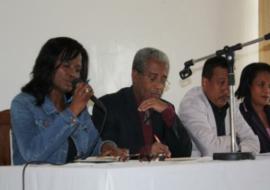De gauche à droite : Le Représentant de l’OMS à Madagascar, le Secrétaire Général du Ministère de la Santé, le Médecin Inspecteur de Moramanga, le Directeur des Etudes et de la Planification.