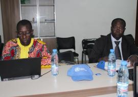 Le chargé de la lutte contre le paludisme à droite, le chargé de la lutte contre la tuberculose et le renforcement du système de santé à gauche