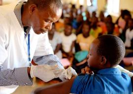 Les experts mettent en garde contre la stagnation de la couverture vaccinale en Afrique