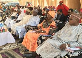 Une vue des officiels à la cérémonie avec de la droite à la gauche: Le Secrétaire Général du MSP, la Représentante par intérim de l’OMS, le Ministre de la Santé Publique et le Gouverneur de la région de Niamey