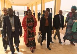 La Directrice Régionale de l’OMS pour l’Afrique acceuillie à son arrivée à Niamey par les Conseillers Spéciaux du Ministre de la Santé, le chargé du bureau et le staff du bureau