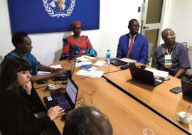 Les membres de la mission autour de la Représentante ai de l’OMS au Niger pendant la rencontre de briefing du staff du bureau