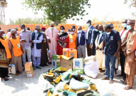 The SC handing over the donated materials to the state government