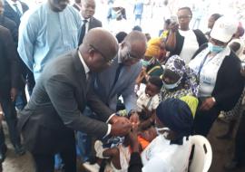 Le Ministre de la santé et le Représentant de l'OMS ont lancé le premier passage des JLV contre la polio à Treichville 