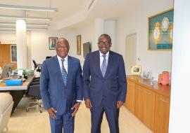 Photo du Dr Yameogo avec M. Fidèle Sarassoro, Directeur de cabinet du Président de la République