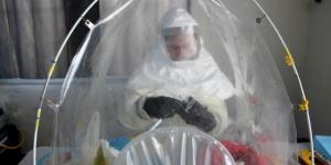 “The first thing we do with a blood sample is inactivate the Ebola virus, making the virus non-infectious and safer for testing”, says US Navy Lieutenant Jose Garcia. As the blood sample might be contagious, this process happens in a very protective environment by using a portable biological safety hood to avoid any direct contact. WHO/P. Desloovere