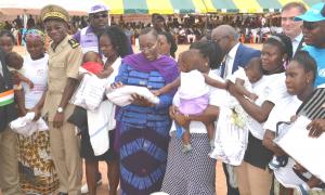 Quatorze (14) mères de la commune de Bouaflé ont été primées par Madame la Ministre de la Santé et de l’Hygiène Publique de Côte d’Ivoire