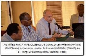 Au milieu, Prof. A MASSOUGBODJI, à Droite, Dr Jean-Pierre BAPTISTE (OMS/Bénin), à l’extrême droite, Dr Franck SINTONDJI (PNLMT).Au 1ier rang, Dr SOUMBE (OMS/ Burkina Faso)