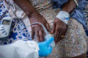 Measuring oxygen saturation in a patient in Zanzibar