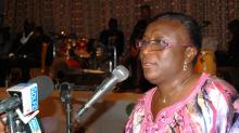 02 Prof. Dorothee A. KINDE GAZARD rend hommage au Representant de l OMS Benin.