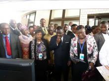 03 La delegation officielle composee des Ministres de la Sante des Comores, du Gabon, du Benin et des illustres hotes visite les stands de la SIEHMA