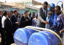 06 Dans chaque fut un demi verre d eau de javel et ce dans toutes bornes fontaines de Nouakchott et pendant les 20 jours de la campagne