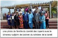 Une photo de famille du Comité des Experts avec le Directeur Adjoint de Cabinet du Ministre de la Santé