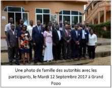 Une photo de famille des autorités avec les participants, le Mardi 12 Septembre 2017 à Grand Popo
