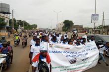 Une vue partielle de la marche des étudiants contre l’usage abusif des antibiotiques à Abomey-Calavi