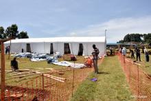 Community members from Kween constructing the MVD Treatment Centre under the supervision of MSF/France and WHO experts.