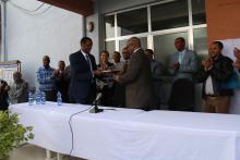 Minister and WR Signing document during vehicle handover ceremony 2