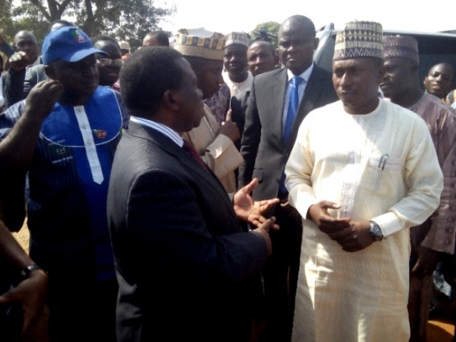 Honourable Minister of Health briefing Niger state Commissioner of Health on 14 January, 2015 after a field visit