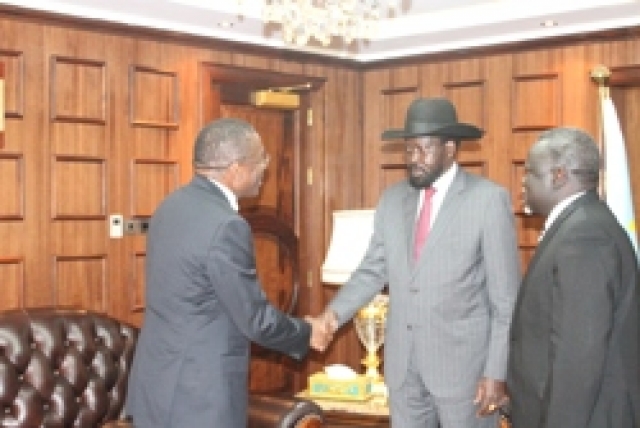 The WHO Regional Director for Africa Dr Luis Gomes Sambo shakes the hands of the President of the Republic of South Sudan, His Excellency General Salva Kiir Mayardit, looking on is the Minister of Health, Hon Riek Gai Kok (Photo credit: WHO/P Ajello)
