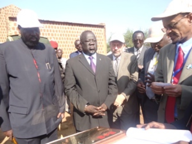 From left: His Excellency, Salva Kiir Mayardit, the president of the Republic of South Sudan, Hon Dr Riek Gai Kok, Minister of Health, Republic of South Sudan, the Canadian Ambassador to South Sudan his Excellency Nick Coghlan, and Dr Abdi Aden Mohamed, the WHO South Sudan Head of Office