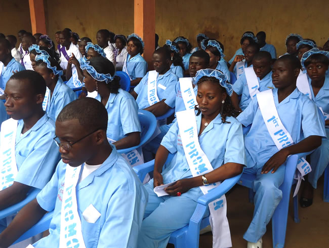 01 Une vue partielle des stagiaires de la 1ère promotion de l EFMS de Parakou