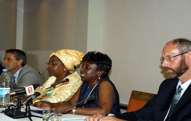 Le Représentant de l’OMS lors de son allocution à la cérémonie d’ouverture. A sa droite le Ministre de la Santé et de l’Action sociale et l’Ambassadeur de Belgique. A sa droite, le Délégué de Wallonnie-Bruxelles à Dakar