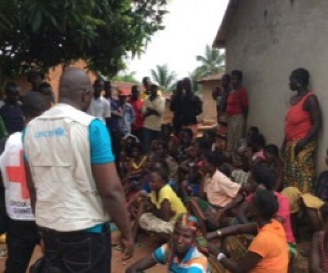 Causerie avec des enfants sur la fièvre à virus Ebola