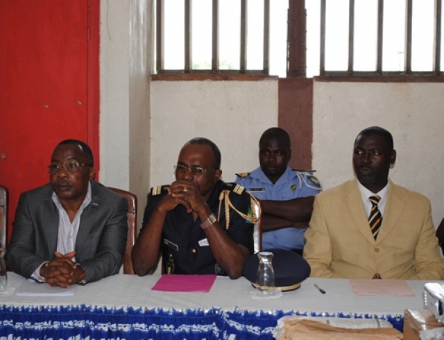 (g à d) Dr Louma, Mr Mikala Boutamba, Dr Inoua stupéfaits par les déclarations et té-moignages l’OCLAD
