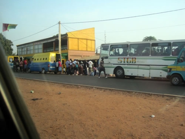 Exode de la population quittant la capitale Bissau vers les villes de l’Interieur du pays