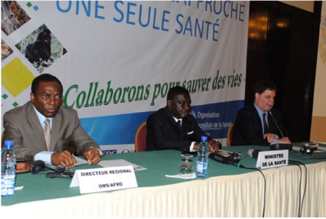 (g à d) Dr Luis Gomes Sambo, Directeur regional, Prof Léon N’Zouba, Ministre de la Santé et SE Mr Eric Benjaminson, Ambassadeur des USA au Gabon
