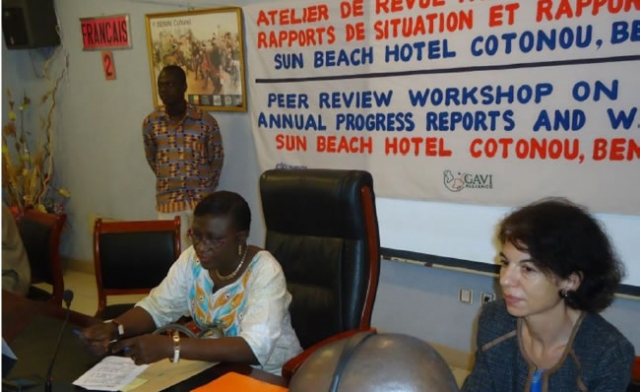 De gauche à droite, le Prof. Dorothée A. KINDE GAZARD, Ministre de la Santé et Madame Isabelle BARDEN, Représentante Adjointe de l'UNICEF au Bénin.