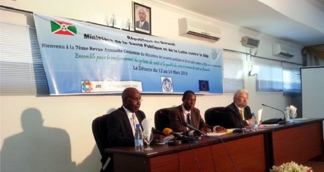 Ouverture des travaux : De gauche à droite : le Représentant de l’OMS au Burundi, le Directeur Général de la Planification au MSPLS, le chef de file des partenaires