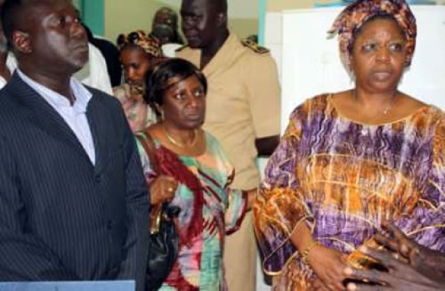 Le Ministre de la Santé et de l’Action sociale en visite à l’hôpital régional de Kaolack, en compagnie du Directeur de l’établissement, du Gouverneur de la région et du Représentant de l’OMS au Sénégal