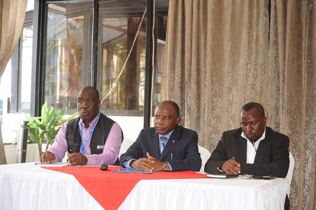 De gauche à droite Henri Moudzeo chef Bureau prov OMS au Nord Kivu_ Mr Kahindo Muthethe Mundenga Ministre prov de la Santé
