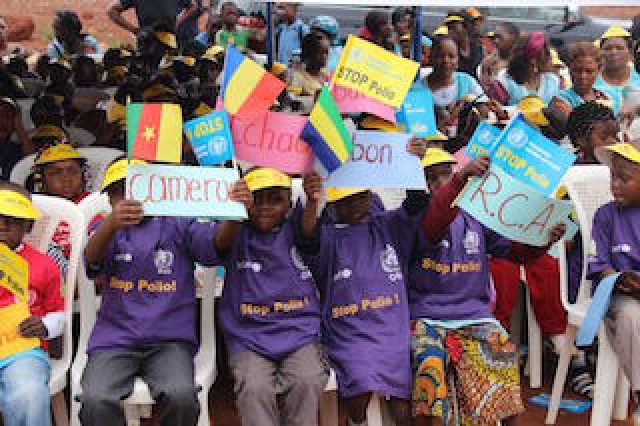 Children saying STOP TO POLIOMYELITIS in Central Africa