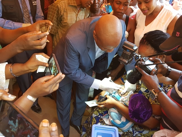 Le Conseiller du Ministre lance la vaccination contre la rougeole
