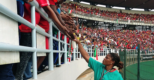 Disinfecting spectators’ hands with hand sanitizing gel at the Africa Cup of Nations, Equatorial Guinea, 2015 WHO/Nicolas Isla