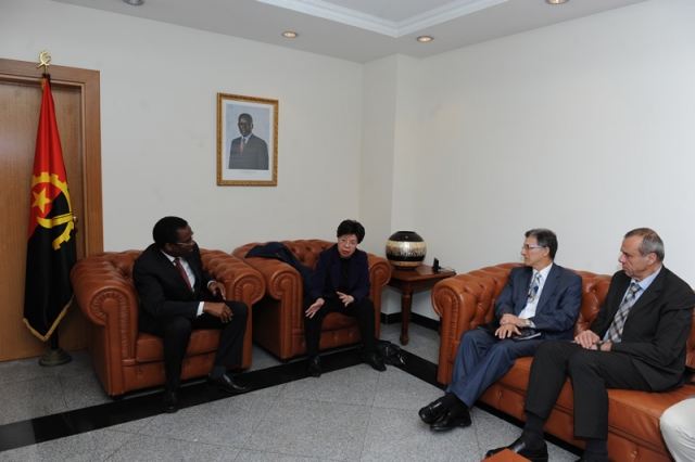 Dr Margaret Chan with Dr Luis Sambo, the Minister of Health of Angola; Dr Paolo Balladelli, UN Resident Coordinator in Angola and Dr. Hernando Agudelo, WHO Representative in Angola.