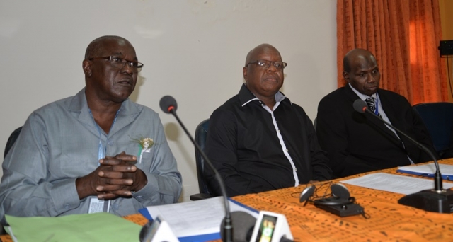 A partir de la gauche Le Représentant de lOMS en Guinée Promouvoir le dépistage et la prise en charge précoces raiter du cancer du col de lutérus