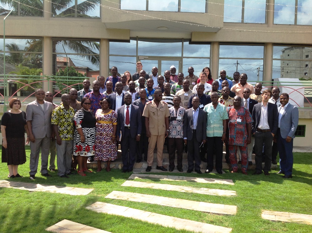 Photo des participants, facilitateurs, autorités présentes à l’ouverture