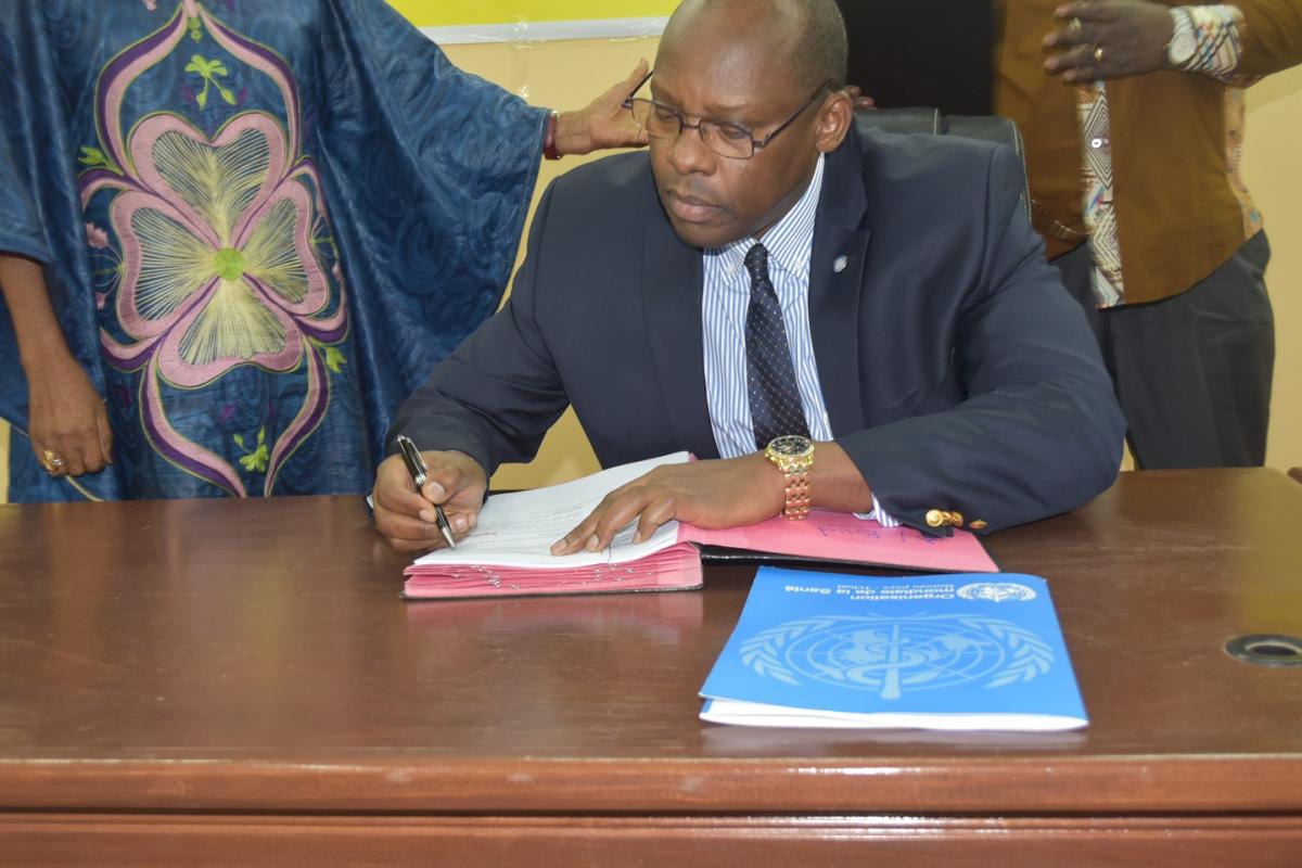 Signature des accords par le WR Tchad