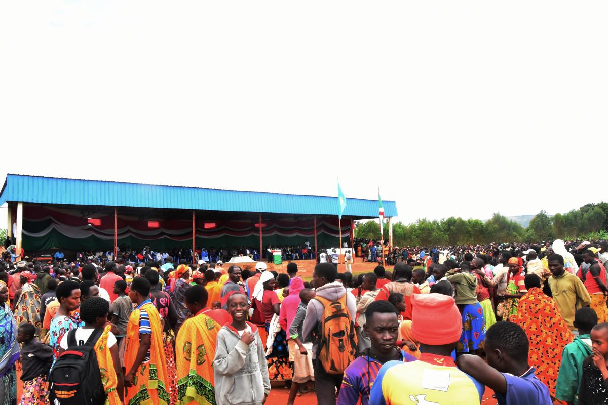 Une foule immense venue des alentours s'était joint aux cérémonies de célébration