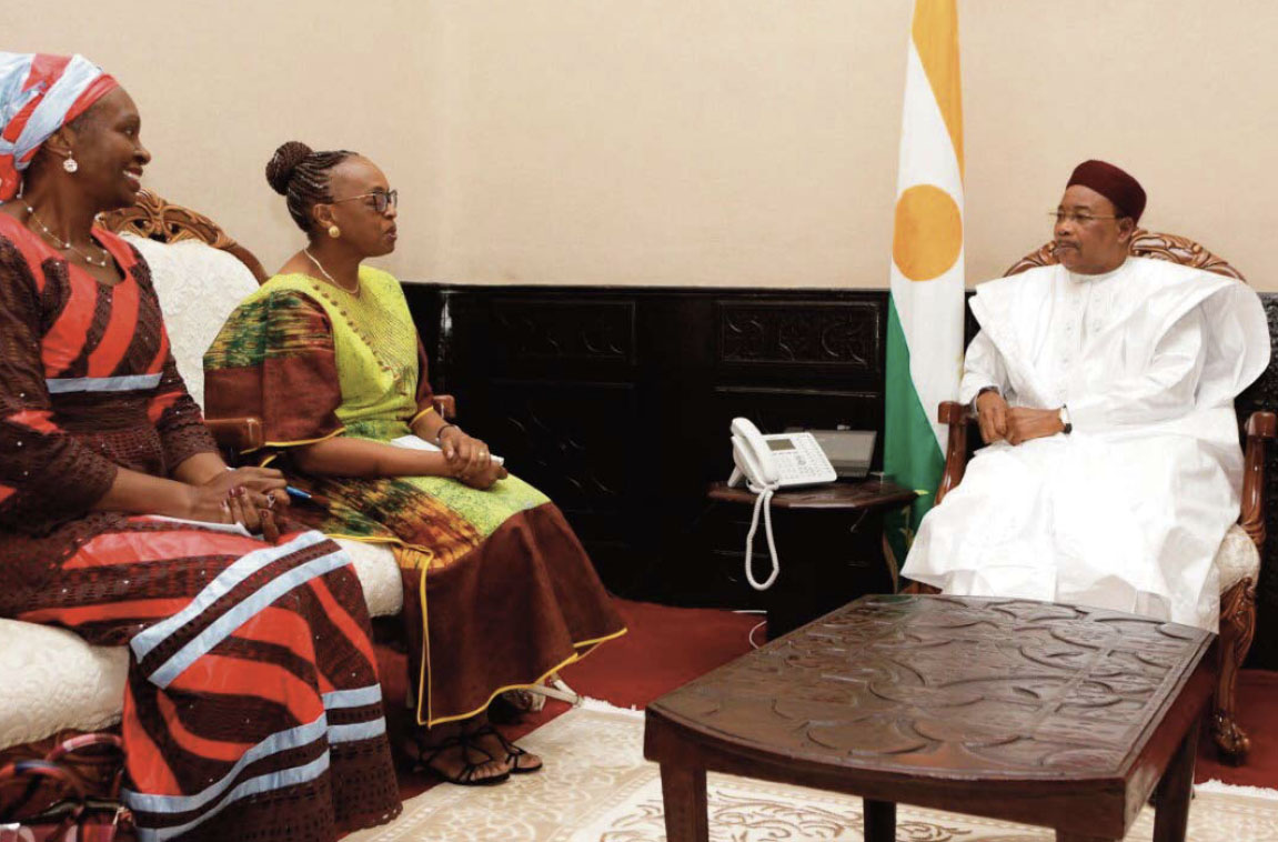La Directrice Régionale de l’OMS pour l’Afrique accompagnée par la Réprésentante par intérim de l’OMS au Niger reçue par Son Excellence Issoufou Mahamadou, Président de la République du Niger